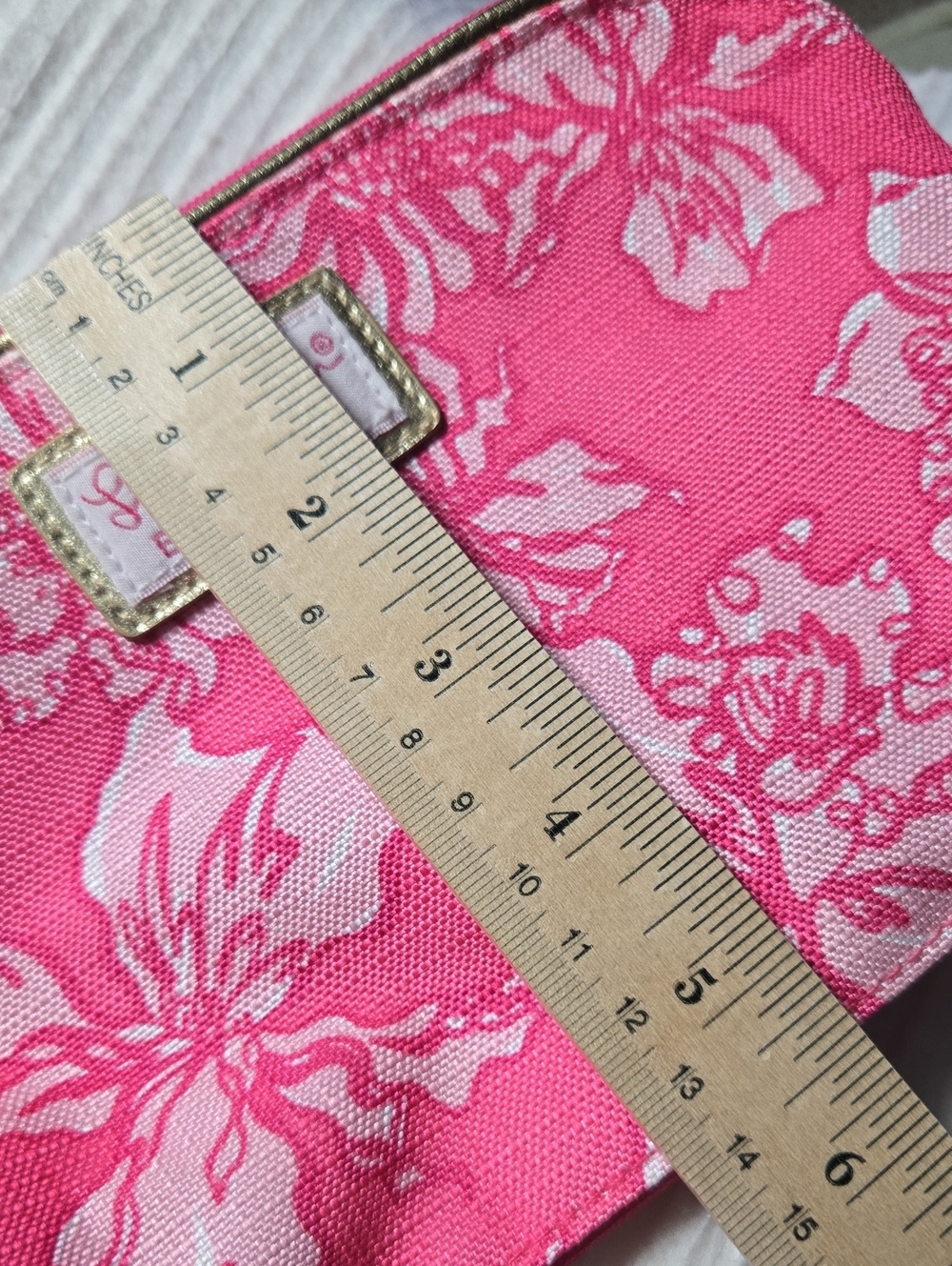 Estee Lauder Pink and White Floral Cosmetic Bag with Gold Trim - Picture 9 of 12